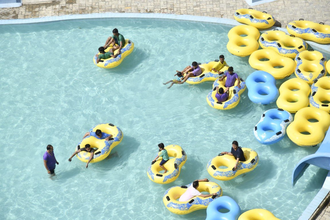 Guests riding the Mega Vortex in the evening
