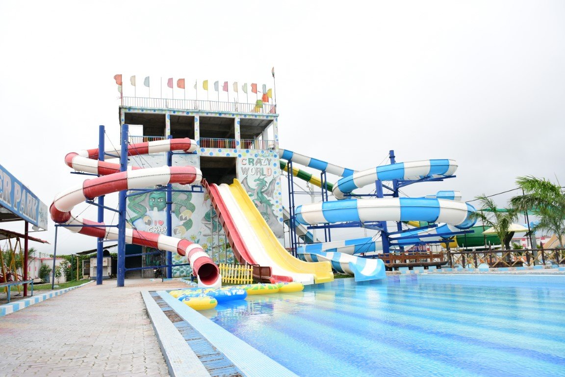 Guests riding Rocket Blast